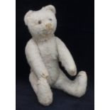 Teddybärunbekannt, wohl um 1920er Jahre, Buckel, lange Arme und Füße, bewegliche Glieder u. Kopf, L.