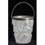 Jugendstil-Eisbehälterum 1900, kraquelliertes Schneeglas mit Metallhenkel, H. 15,5 cmAufrufpreis: 20
