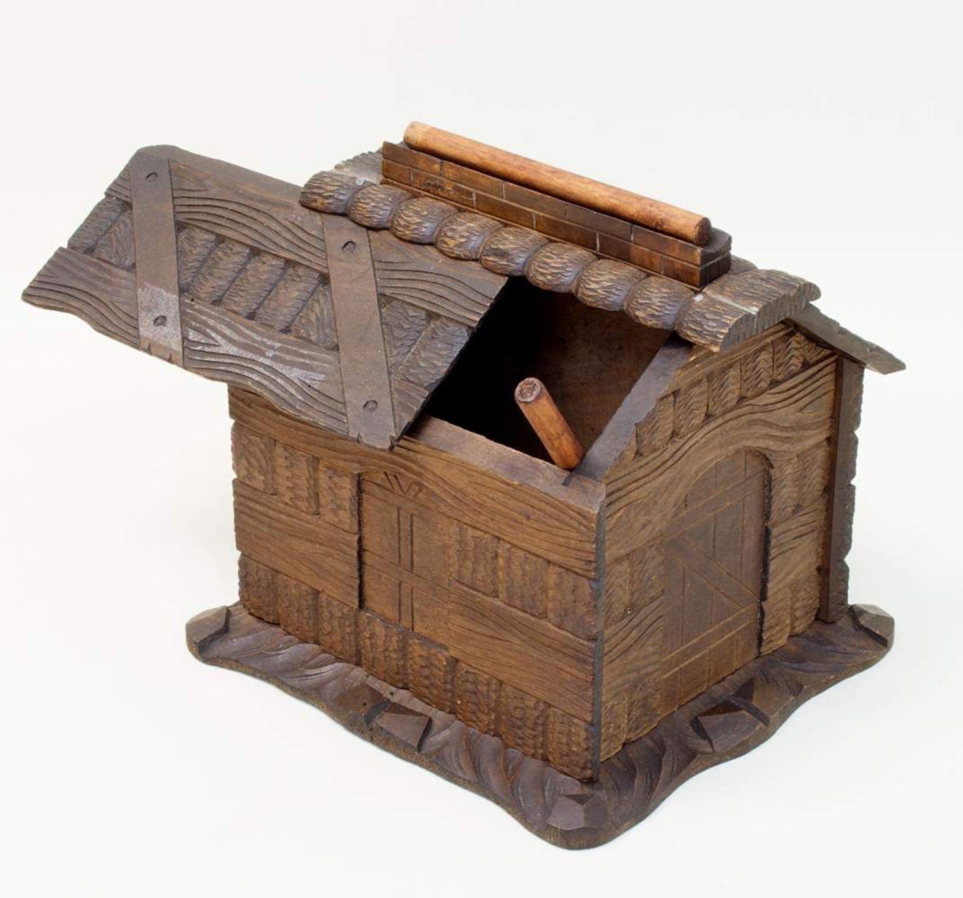 ZigarrenspenderFinnland Anfang 20. Jh., in Form einer Blockhütte, Holz beschnitzt, für Zigarren/ - Bild 2 aus 2