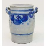 VorratstopfWesterwälder Keramik, graue Salzglasur mit Kobaltblauer Staffage, 2 angesetzte Handhaben,