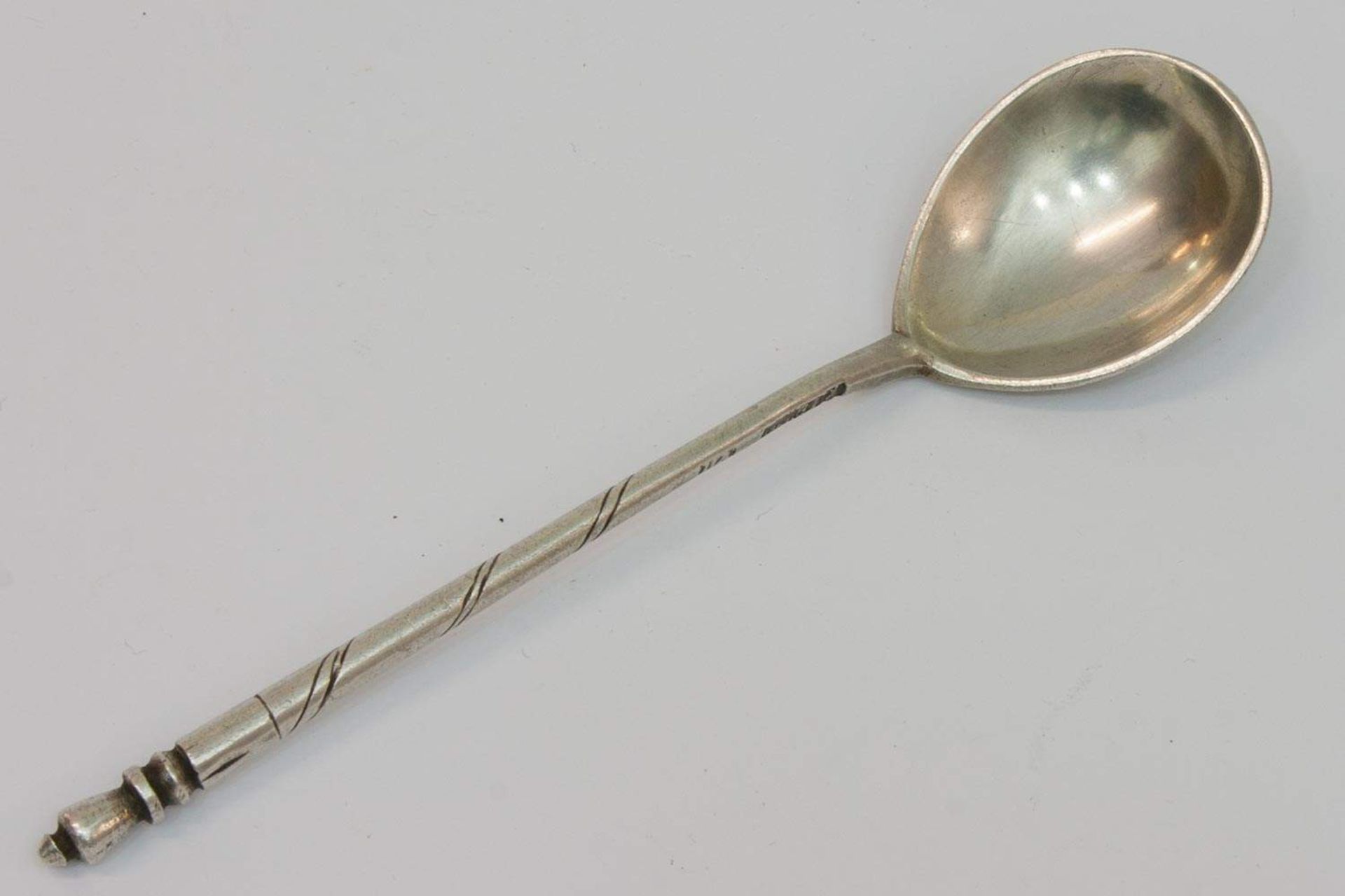 Sahnelöffelrussisches Zarenreich 1867, 84 Zolitniki (875er Silber), 22,4 g, Laffe mit ziseliertem