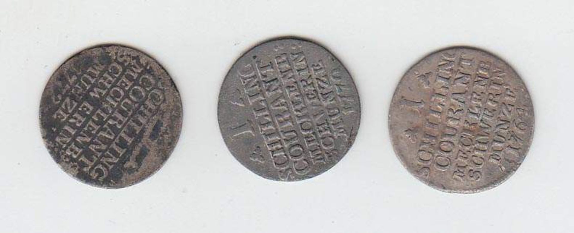3 MünzenMecklenburg Schwerin, 1 Schilling 1779, 1 Schilling 1770, 1 Schilling 1764Aufrufpreis: 15 - Bild 2 aus 2