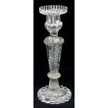 TafelleuchterBöhmen um 1890, klares Preßglas, Balusterform, H. 21,5 cmAufrufpreis: 20 EUR