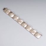 Reserve: 60 EUR        Massives Silber-Armband. 925 Silber. 59,6 g. 8 rechteckige, strukturierte
