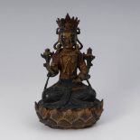 Reserve: 360 EUR        Kleiner, farbiger Buddha. China, Bronze. Auf Lotossockel sitzende,