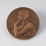 Reserve: 60 EUR        Mérot, Julien Louis: Medaille mit Frauenreliefs. Bronze patiniert, "J L Merot