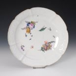 Reserve: 300 EUR        Teller mit Holzschnittblumen, Meissen. Blauschwerter, um 1740.