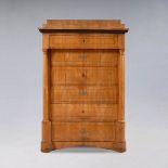 Reserve: 460 EUR        Biedermeier-Blenderschrank. Kirsche, furniert und nussbaumfarben, teils