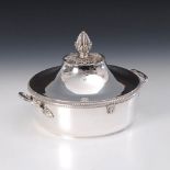 Reserve: 1300 EUR        Silberne Deckelschüssel. Frankreich, um 1900. Minervakopf/Meisterzeichen