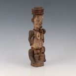 Reserve: 180 EUR        Bewegliche Figur. Igbo/Nigeria. Holz, teils farbig gefaßt, Bastschnüre.
