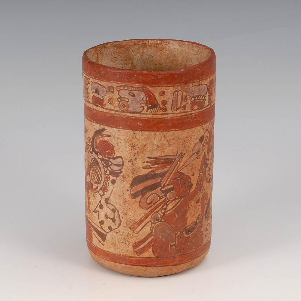 Reserve: 60 EUR        Dicke Zylindervase. Maya-Stil, Departamento Petén/Guatemala. Rötlicher Ton