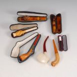 7 Pfeifen, Zigarrenhalter und Zigarrenspitzen. 2 kleine Meerschaum-Pfeifen mit Kunststoff-