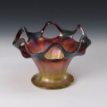 Lüstrierte Schale. Um 1900/10. Farbloses Glas mit gelben und rubinroten Kröselaufschmelzungen,