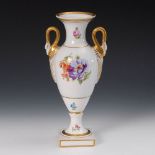 Reserve: 40 EUR        Amphorenvase, Potschappel. Marke ab 1901. Schlank-ovoide Vase mit