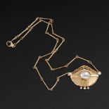 Reserve: 280 EUR        Designer-Collier mit Zuchtperlen und Brillanten. 585 GG. 12,7 g. Handarbeit.