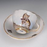 Tasse mit Katzenmotiven, Meissen. Knaufschwerter, ab 1850-1918, 1 Schleifstrich. Hausmalerei.