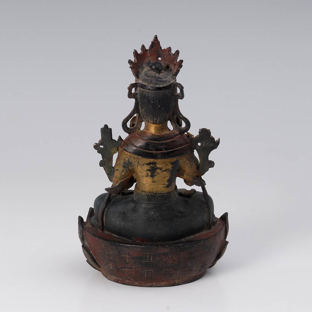 Reserve: 360 EUR        Kleiner, farbiger Buddha. China, Bronze. Auf Lotossockel sitzende, - Image 2 of 4