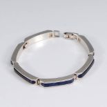 Reserve: 60 EUR        Silbernes Armband mit Lapislazuli. 835 Silber. 32,8 g. 6 massive, schmal