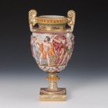 Reserve: 240 EUR        Vase mit Capodimonte-Dekor. Neapelmarke und Heugabelmarke, um 1900/1910.