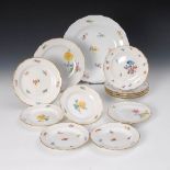 Reserve: 100 EUR        13 Teller mit Blumenmalerei, Meissen. Knaufschwerter, (ab 1850-1918) und