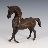 Reserve: 120 EUR        Bronze-Pferd. Hohlguss mit patinierter Oberfläche. Tänzelndes Pferd mit