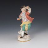 Reserve: 280 EUR        Knabe mit Blumengirlande, Meissen. Blauschwerter, Jahreszeichen 1949, 1.