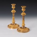 Reserve: 330 EUR        Paar Leuchter im Louis-Seize-Stil. 2. Hälfte 19. Jh. Bronze vergoldet, im