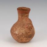 Reserve: 80 EUR        Vase mit plastischem Kopf. Maya-Stil, Departamento Petén/Guatemala. Rötlicher