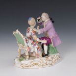 Reserve: 950 EUR        Seltene Figurengruppe "Der Augenarzt", Meissen. Knaufschwerter, ab 1850-