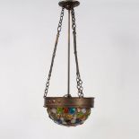 Glasbrockenlampe. 1. H. 20. Jh. Metall in Hammerschlagoptik, farbiges Glas. 1-flammige