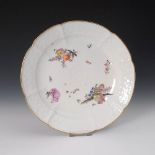 Reserve: 300 EUR        Teller mit Holzschnittblumen, Meissen. Blauschwerter, um 1740.