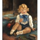 Kinderbild
blondgelockter Knabe im Interieur, inmitten seiner Spielsachen auf einem Teppich sitzend,