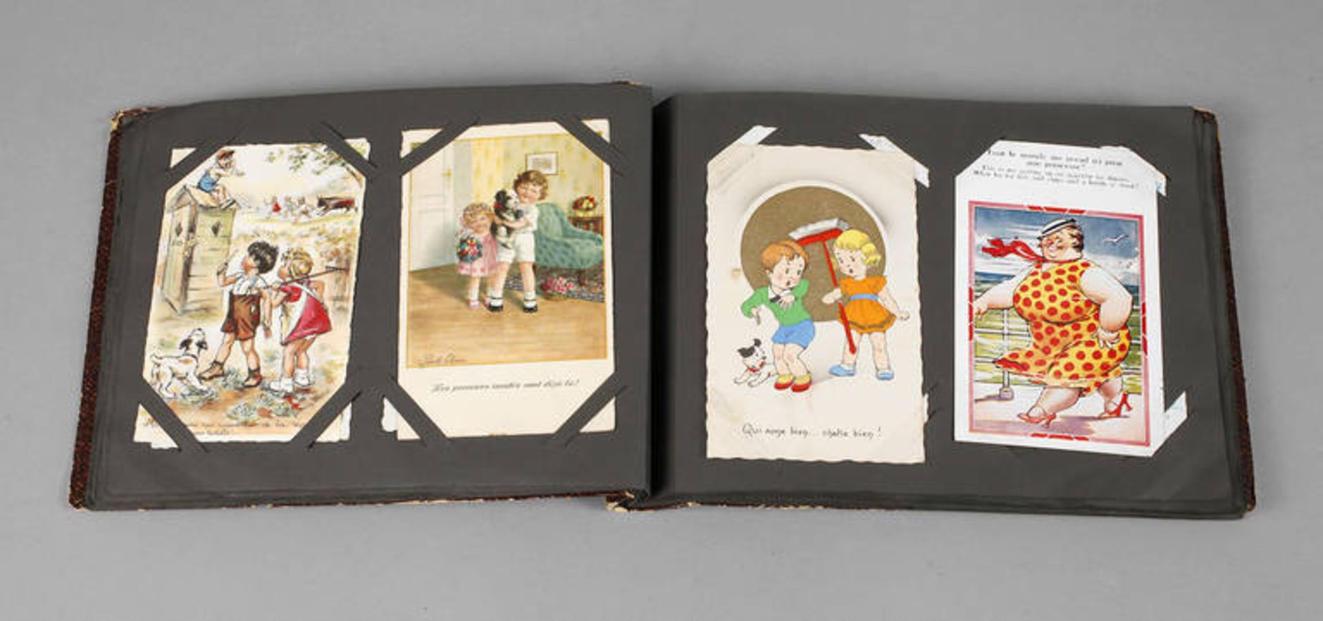 Postkartenalben Frankreich
um 1943, ca. 60 Kitsch- und Glückwunschkarten, Motive vorw. Liebe, Kinder