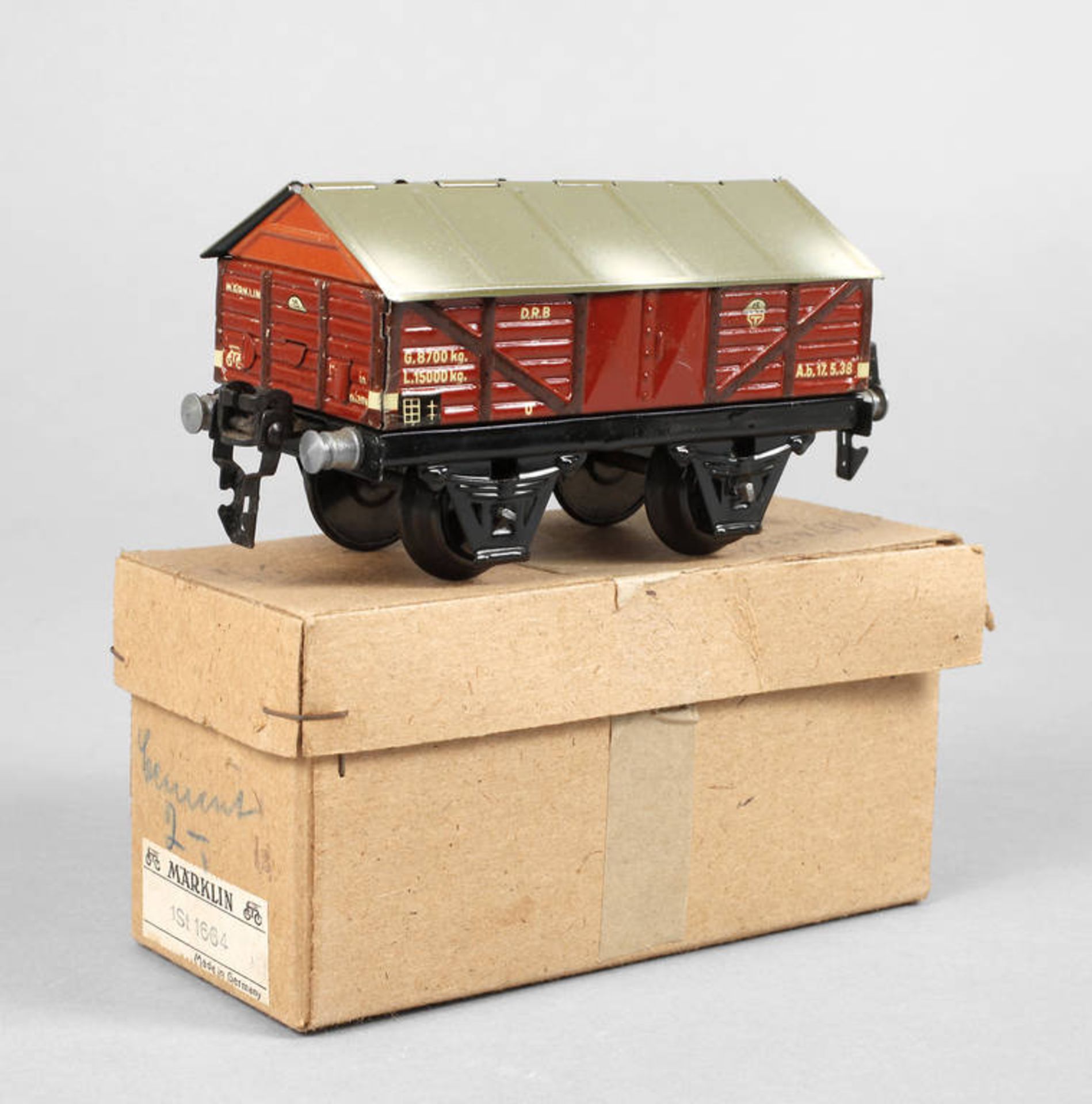 Märklin Zementwagen
um 1938, gemarkt, Blech lithogr., braun, Spur 0, Modell 1664, mit grauen