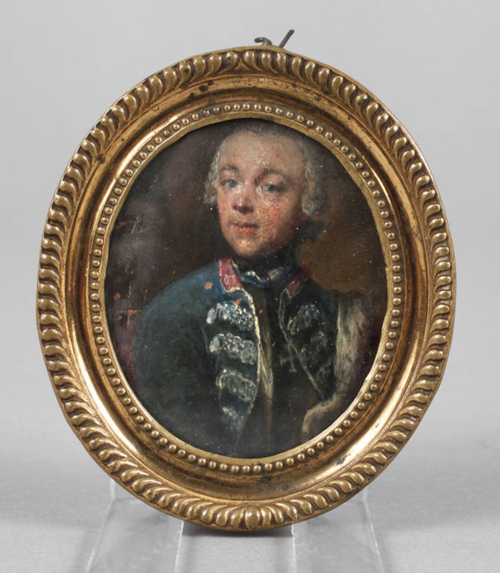 Barocke Miniatur
18. Jh., unsigniert, Öl auf Kupferblech, Bruststück eines galanten jungen Mannes im