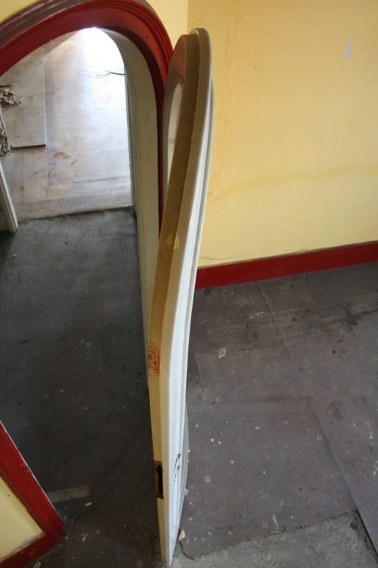 Raumteiler mit gewölbter Glastür
für Eckeinbau mit Türaussparung, diese mit gewölbter Verglasung, - Image 9 of 9