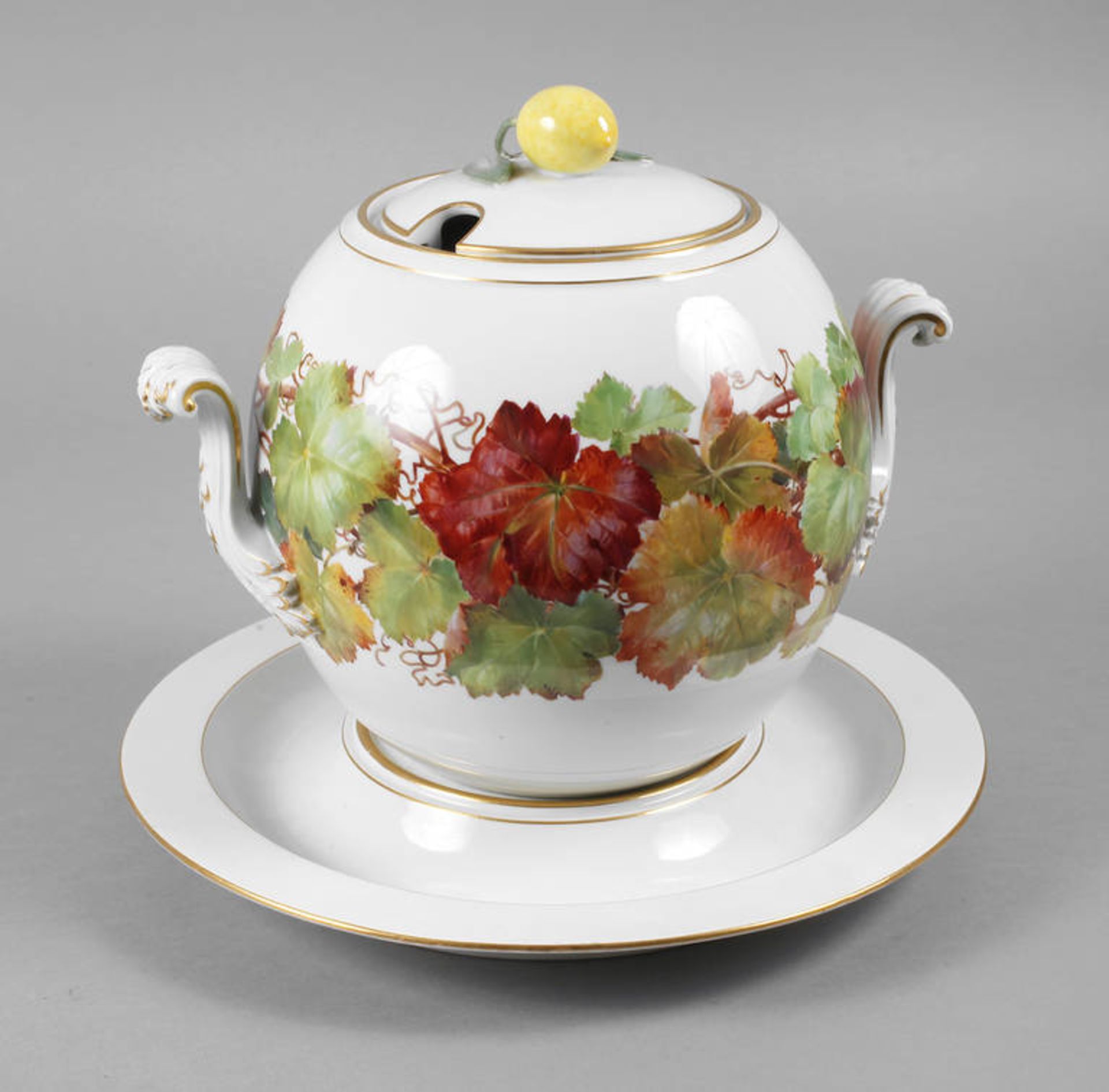 Meissen Bowle Weinlaubdekor
blaue Schwertermarke Pfeifferzeit (1924-1934), 1. Wahl, Untersatz