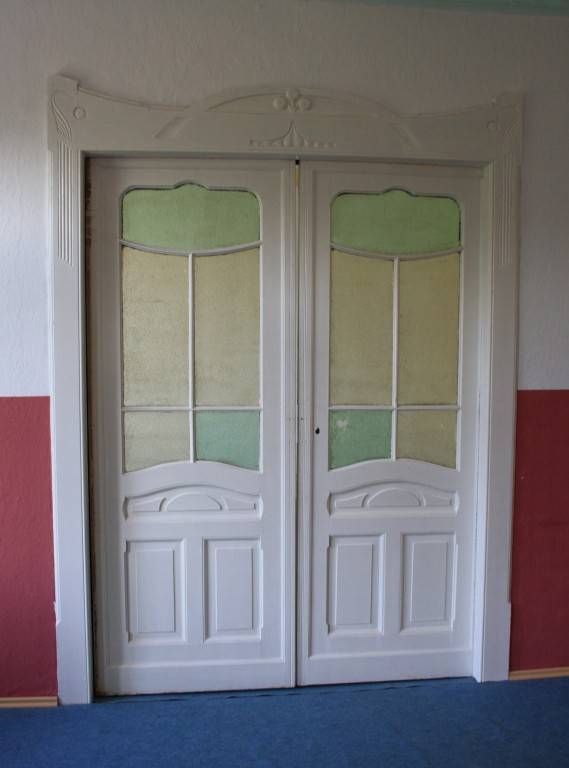 Schiebetür Jugendstil
um 1900, Nadelholz, später weiß gefasst, komplett mit Zarge und - Bild 3 aus 7