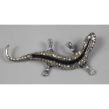 Art déco-Brosche als Salamander
1930er Jahre, Silber geprüft, besetzt mit Markasiten, das Rückgrat