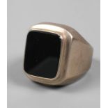 Herrenring Onyx
1930er Jahre, Rotgold gestempelt 333, besetzt mit einem flachen Onyx, RW 19 mm, G