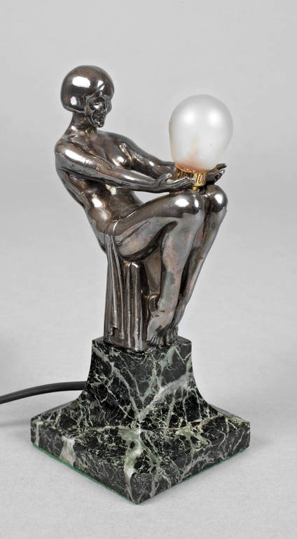 Figürliche Tischlampe Max le Verrier
Frankreich, um 1930, signiert Max le Verrier, Metallguss