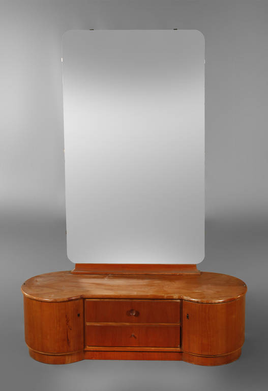Standspiegel Art déco 
um 1930, Kirschbaum furniert, nierenförmiges Unterteil mit zwei Schubkästen