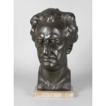 Überlebensgroße Büste Goethe
1920er Jahre, unsign. Bronze braun patiniert, Kopfstück des berühmten