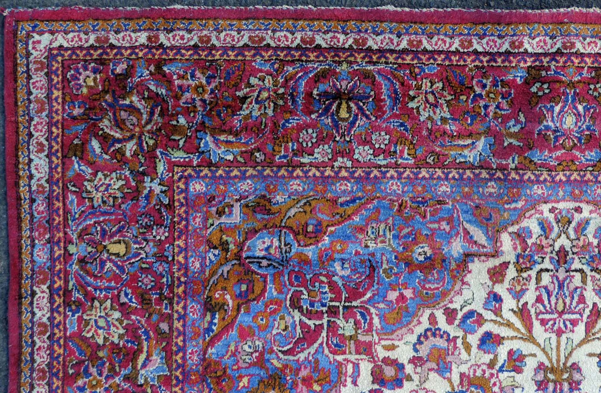 Keschan Paradiesteppich. Seide auf Seide, selten fein. Iran, alt, um 1920.198 cm x 131 cm. - Image 8 of 13