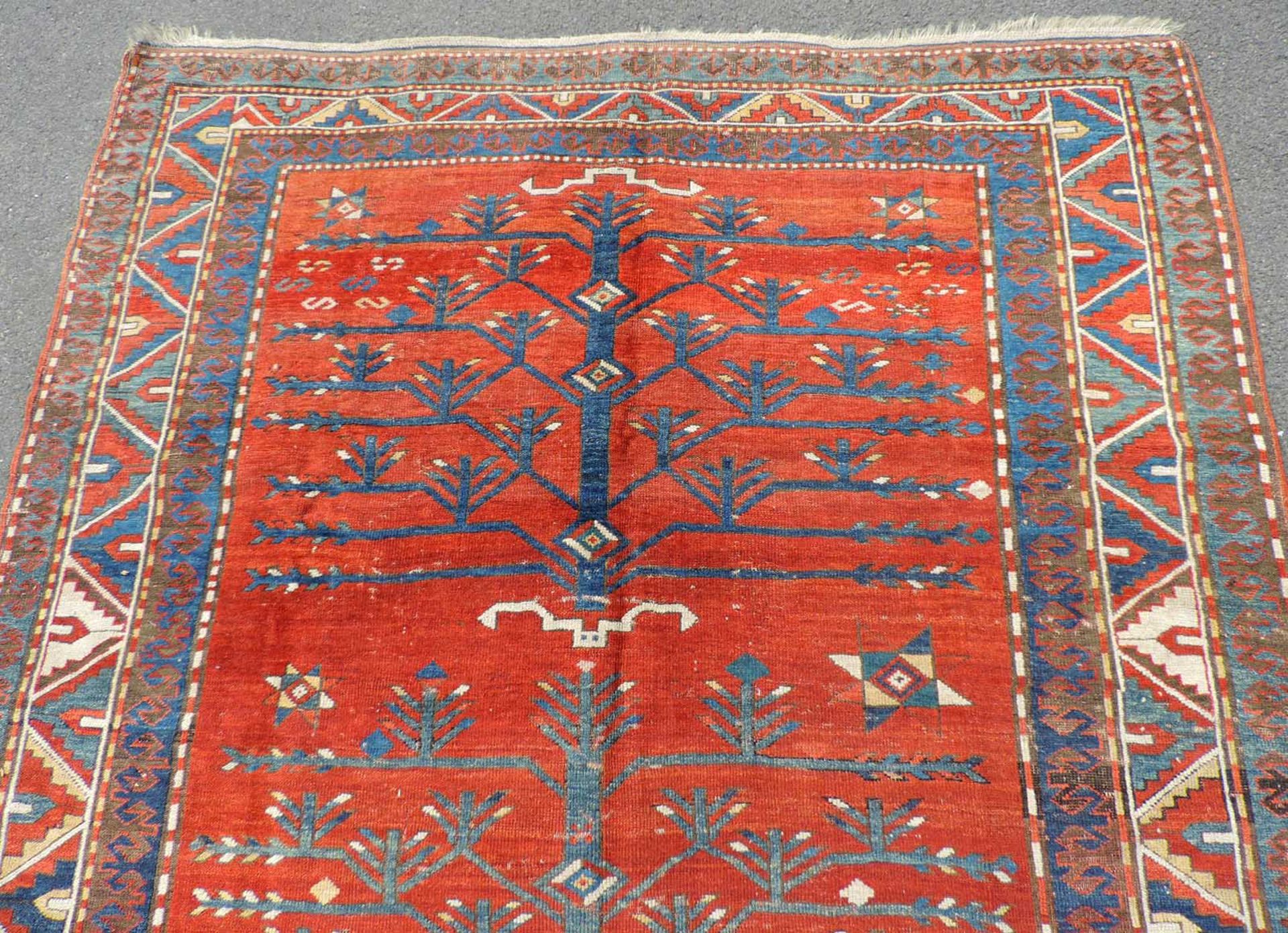 Kasak Baumteppich. Kaukasus, antik, um 1880.265 cm x 175 cm. Handgeknüpft, Wolle auf Wolle, wohl - Image 3 of 7