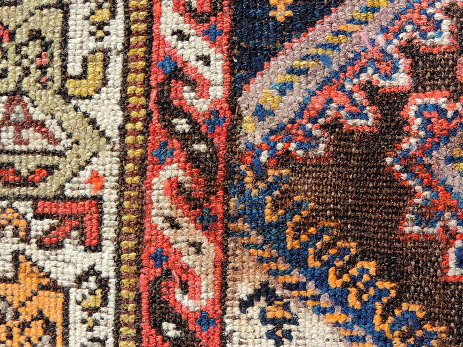 Shiraz Teppich. Iran, alt, um 1930.300 cm x 128 cm. Handgeknüpft, Wolle auf Wolle.Mindestpreis: - Image 7 of 8
