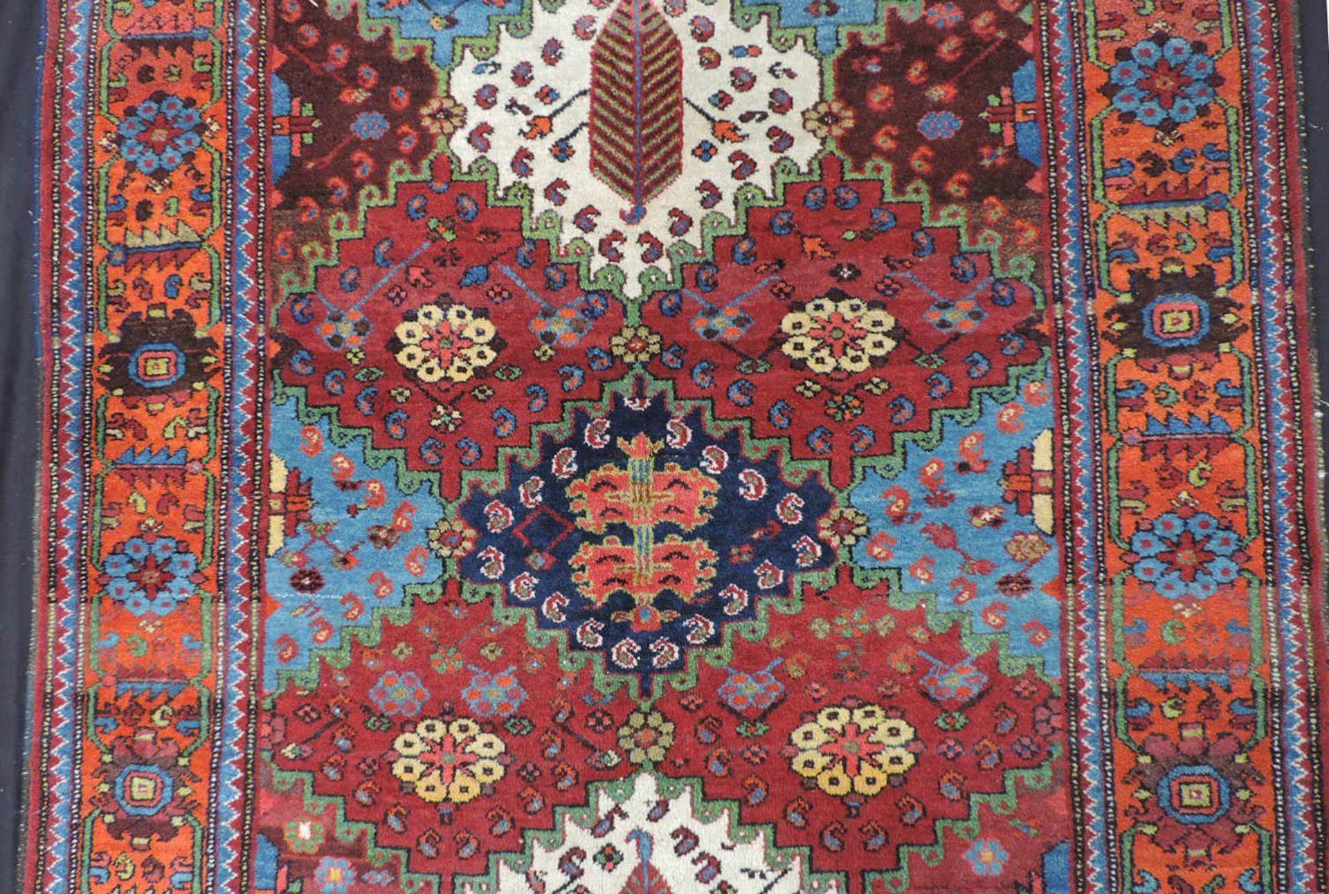 Bachtiar Stammesteppich. Iran, alt, um 1930.206 cm x 151 cm. Dorfteppich. Handgeknüpft, Wolle auf - Image 4 of 8