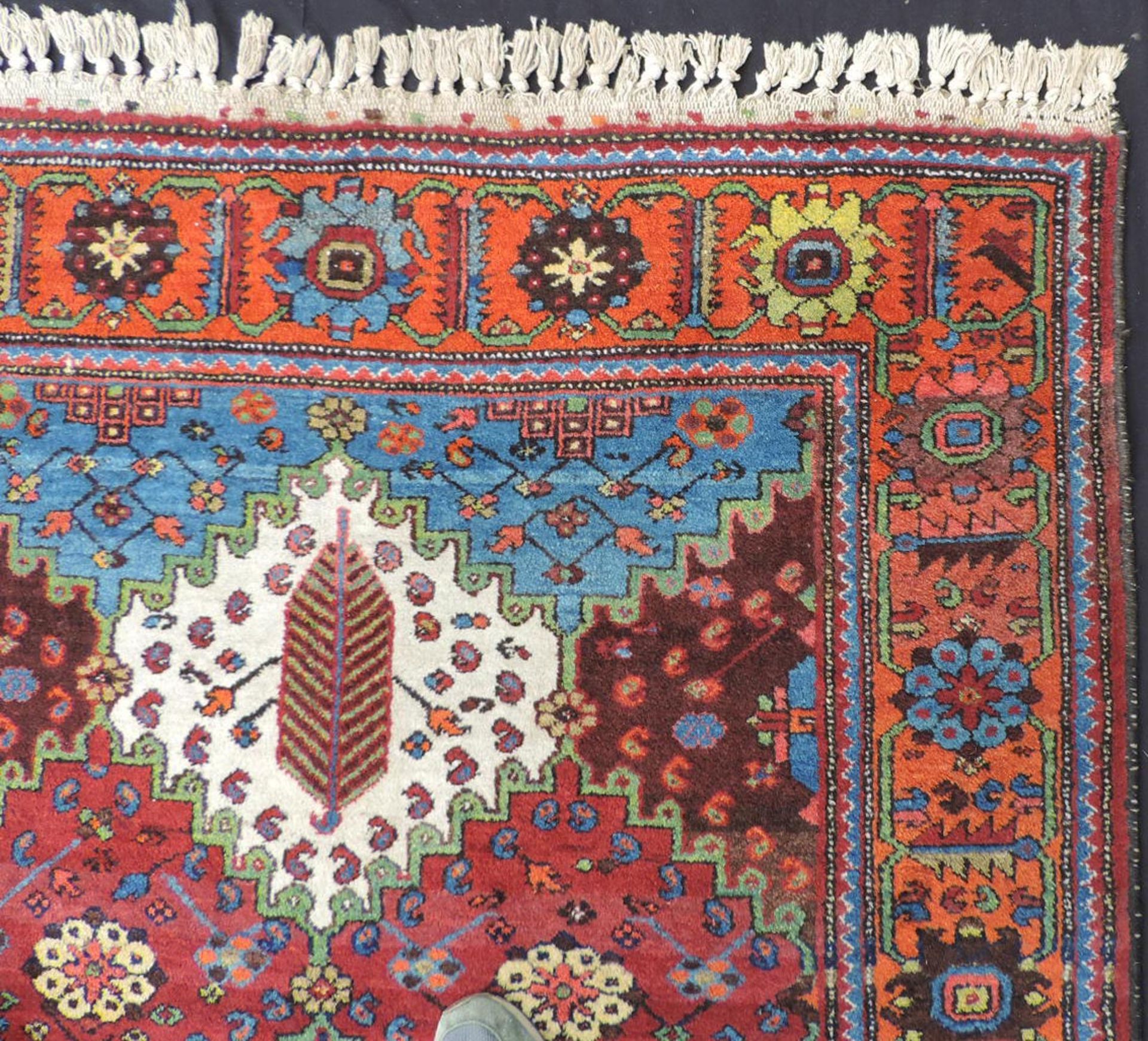 Bachtiar Stammesteppich. Iran, alt, um 1930.206 cm x 151 cm. Dorfteppich. Handgeknüpft, Wolle auf - Image 6 of 8