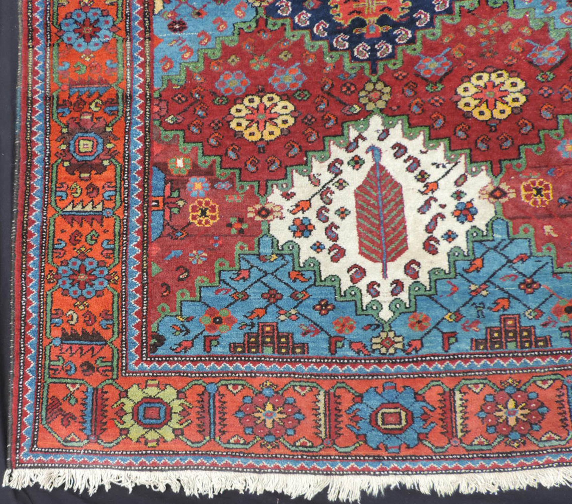 Bachtiar Stammesteppich. Iran, alt, um 1930.206 cm x 151 cm. Dorfteppich. Handgeknüpft, Wolle auf - Image 2 of 8