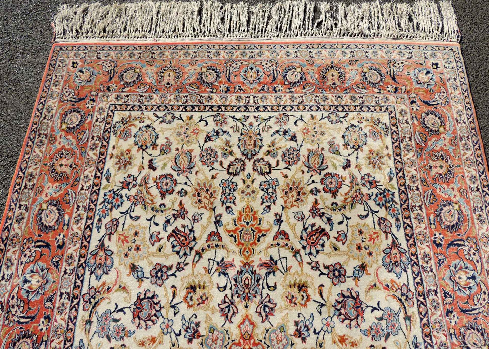 Isfahan Manufakturteppich, selten fein. Iran.254 cm x 150 cm. Handgeknüpft, Korkwolle mit Seide - Image 4 of 6